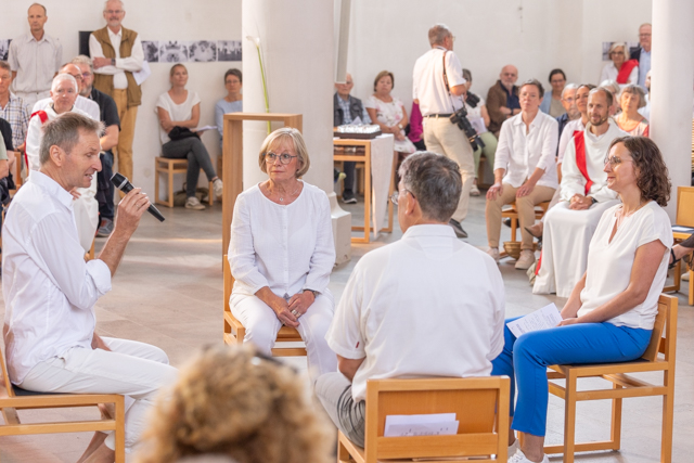 Der Gottesdienst war geprägt von Emotionen, Spiritualität und tiefen Glaubenszeugnissen.